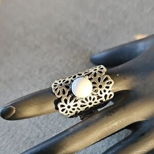 Paparazzi Flower Shower Silvertone and White Stretch Band Ring NWOT